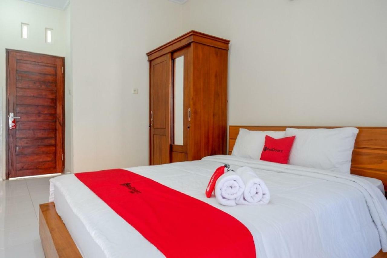 RedDoorz near Mertasari Beach Denpasar Zewnętrze zdjęcie